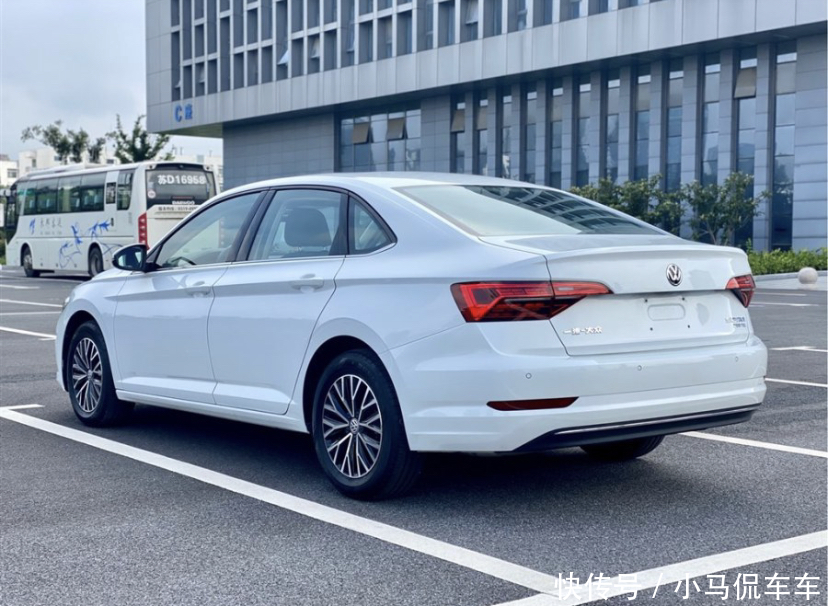 价格|大众速腾提车记,行驶质感不亚于中级车。全款优惠3.3万算便宜吗