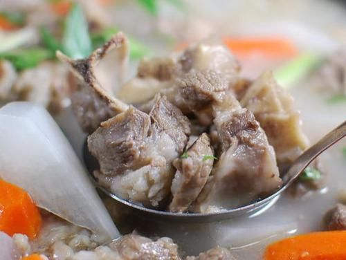膻味|炖羊肉汤时,这3样缺一不可,汤浓肉香无膻味,可惜很多人不知道