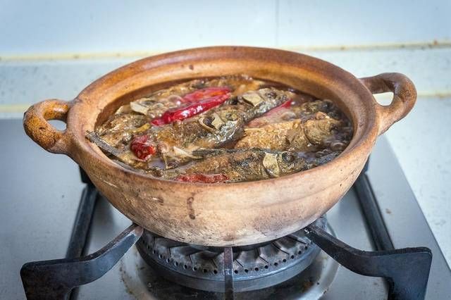  小鲫鱼|鲫鱼无刺如何做得到放一点它，从头吃到尾连渣都不剩