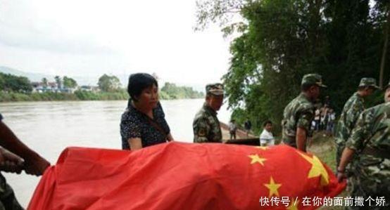 水里|他年仅18岁,为抓毒贩不幸掉入江内,遗体在水里泡了8天才找到!