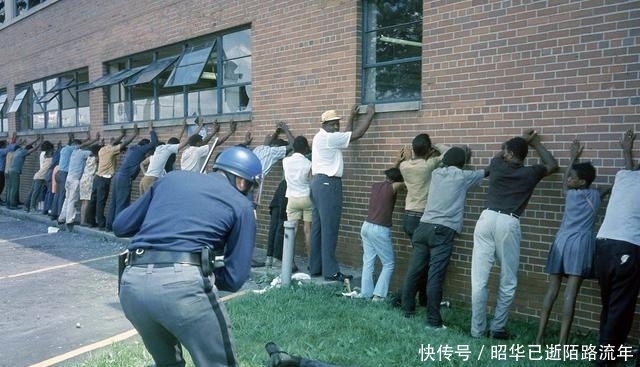  黑人|1967年底特律暴乱：美国总统派军队镇压，43人死亡，7200人被捕