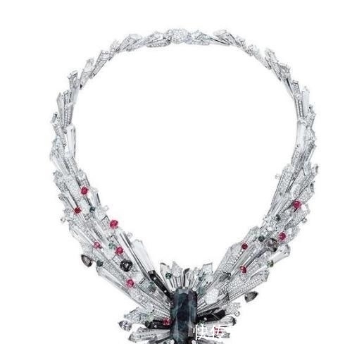 伟德国际民国四大家族的孔家翡翠首饰来自卡地亚镶嵌拍出翻倍价格