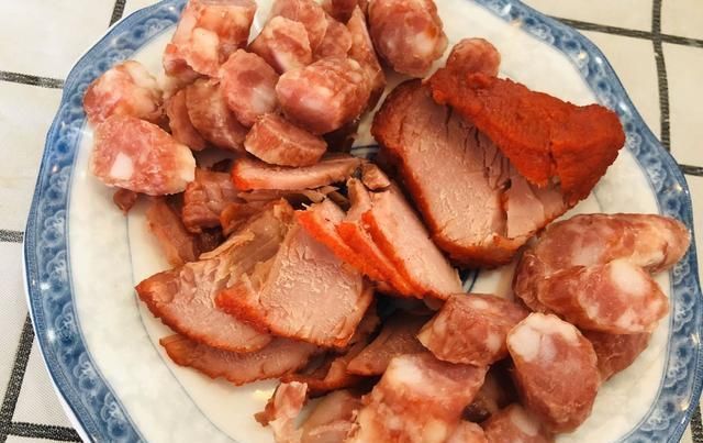 周末|宅在家的周末午餐,三口人4个菜,有肉有鱼有凉菜,好吃还解馋