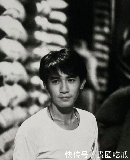 化身|曾华倩化身迷妹与发哥合照,P图太过被议论,回应却显高情商