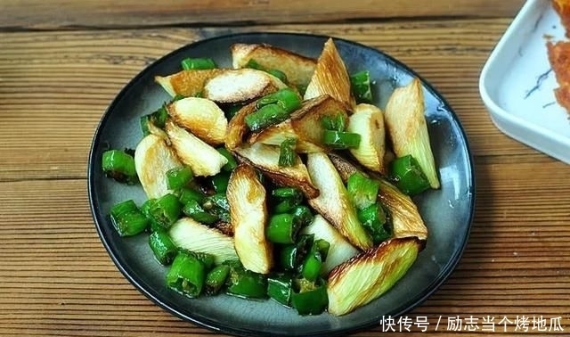 茭白|1家3口的晚餐,2荤2素,15块钱搞定,丰盛又营养,吃的是幸福