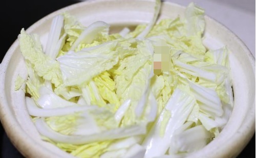 腊肉|没有比这更馋人的砂锅菜了，不加一滴水，焖一锅，给龙虾都不换