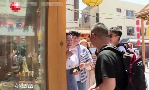 岳云鹏|贾乃亮与岳云鹏吃路边摊,看到俩人吃的饭,网友打脸半个娱乐圈