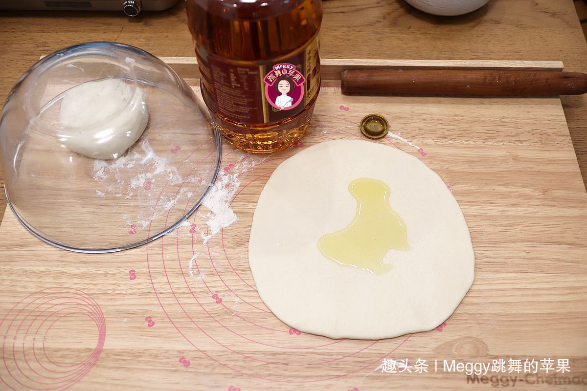 中筋面粉|别争了!外酥里嫩的葱花饼,凉水还是热水揉面跟我学,全会了