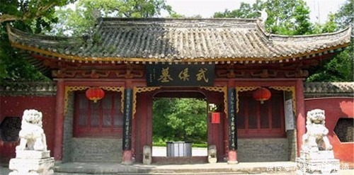 诸葛亮|诸葛亮死前安排身后事,为何让四人抬棺往南走,绳断便下葬?