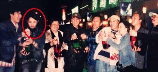 父亲|“一指禅女王”陨落记