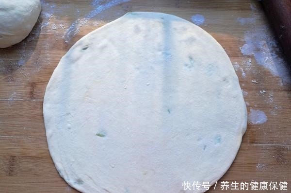 烙饼|烙饼总是发硬不起层牢记这一步，个个松软起层，比手抓饼好吃！