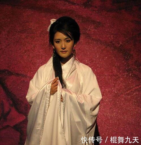 节目|谢娜坐轮椅坚持录节目，细数谢娜左腿是怎么拉伤的