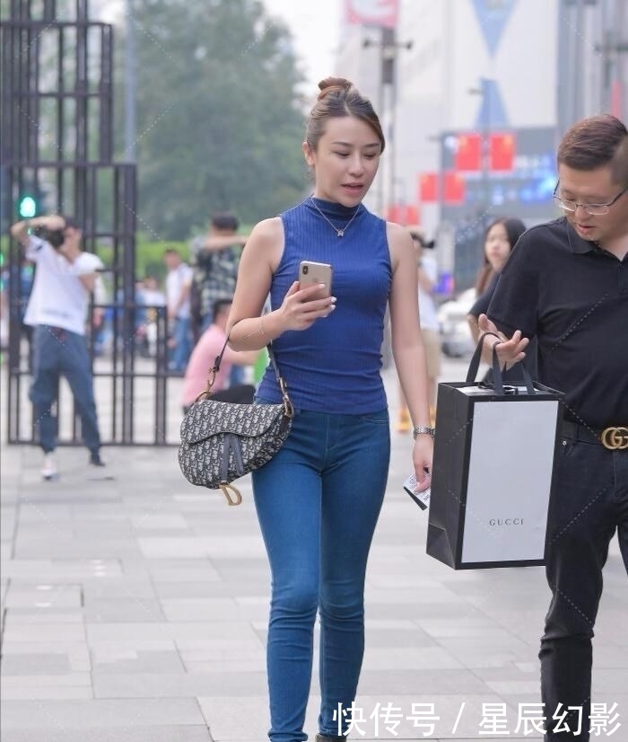  丽人|无肩高领上衣，打造都市丽人时尚风