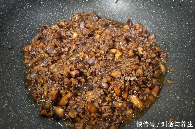 酱肉|教你在家做酱肉包，发面调馅详细做法分享，咸香好吃，三分钟学会