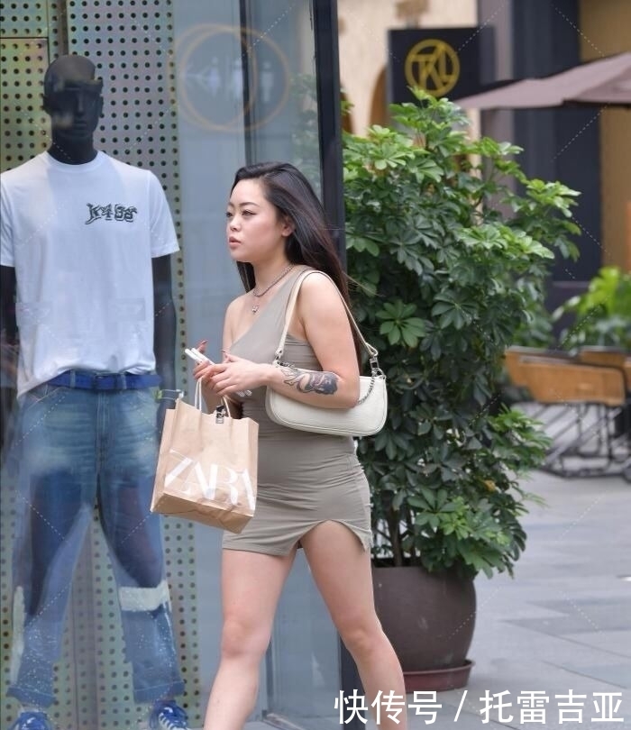  驾驭|微胖体型也能驾驭斜肩包臀短裙