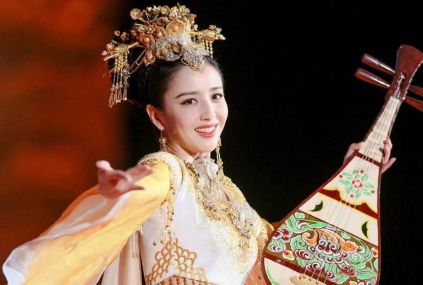 评选|古装女神评选,佟丽娅杜冰雁惊艳颜值,第一名像画里走出来的女人