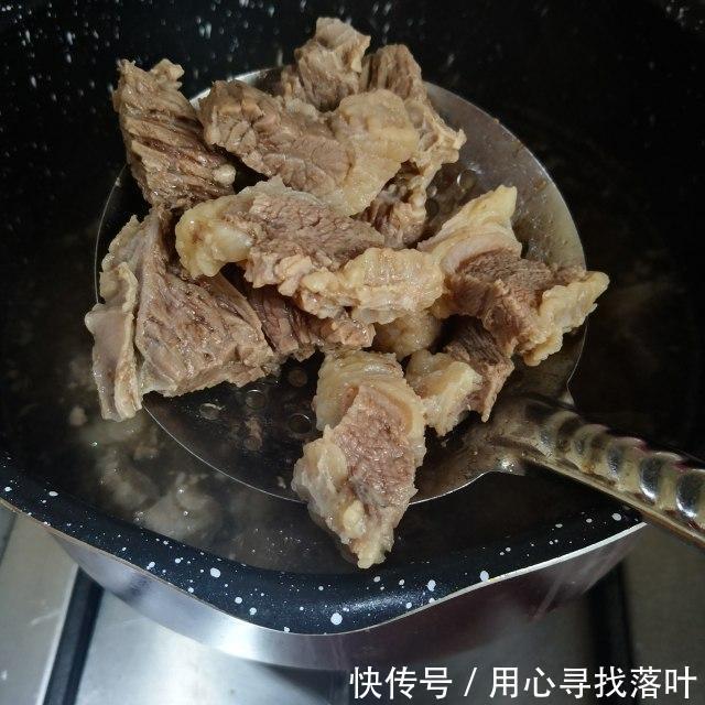 入味|西红柿炖牛腩,软烂入味,十分下饭