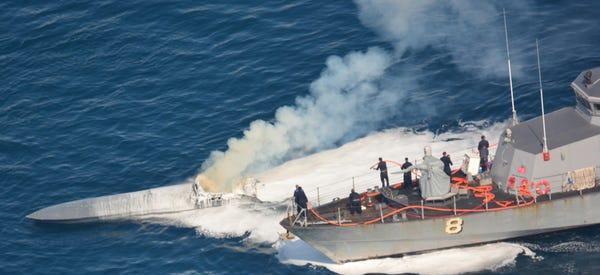 海岸警卫队|美国海军阿利伯克级驱逐舰联合执法时,遇到一艘不明潜艇