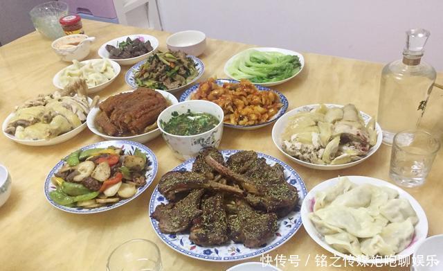 讲究|各地网友晒中秋晚饭,有的丰盛有的讲究,看到最后一个心酸了