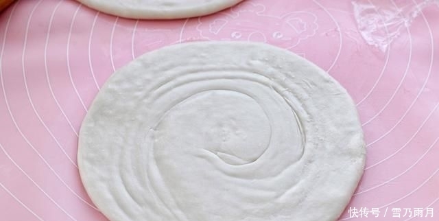 家常|家常烙饼最好吃的做法,掌握了这两个独家秘诀,烙出的饼皮酥内软