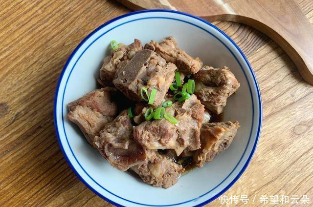  花样|夏天我家只想这样炖排骨，没有浓油赤酱，软烂入味，吃出多种花样