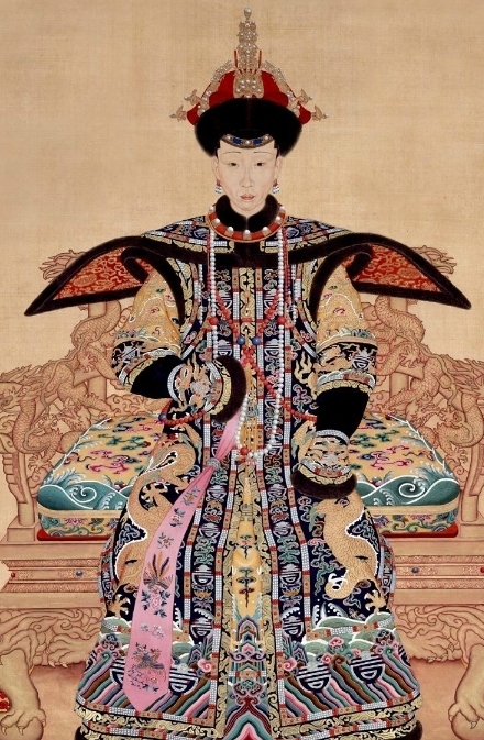 皇后|乾隆只册封过三位皇后,一位让他爱如珍宝,一位让他切齿痛恨