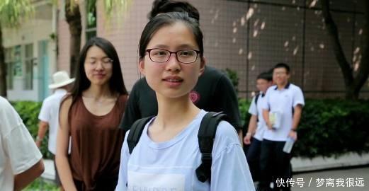 北大的老师|她是今年“最牛考生”, 清华北大同时找上门, 她只回了4个字!