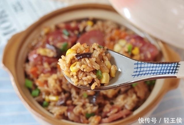 腊肠焖饭|天冷米饭最爱此样做,饭菜一锅端,热乎乎香喷喷,营养好吃又省事