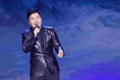 云飞|拿下《星光大道》亚军就抛妻弃女,转身迎娶小娇妻,云飞很渣男