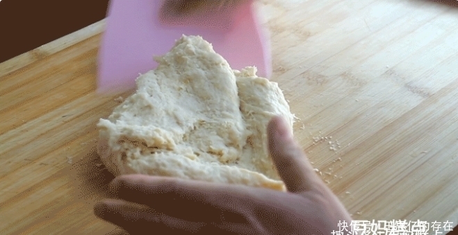 上手|懒人版电饭煲做面包,这方法轻松易上手,不用黄油,又软又香