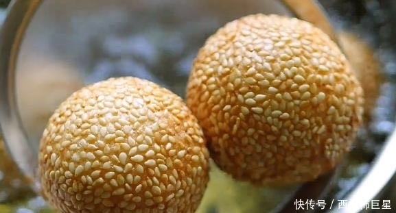 学会|3分钟学会炸空心麻团,不开裂不变硬,软糯香甜,做法超级简单