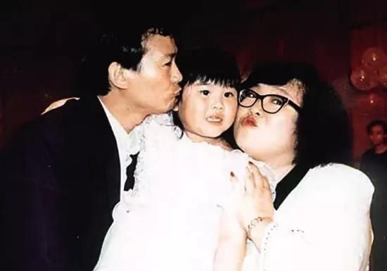 郑少秋|郑少秋与沈殿霞之女无惧被嘲肥胖,三十五岁可继承母亲6000万遗产