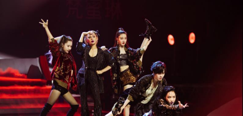 深刻|白冰成功晋级太高兴忘了掩饰表情,深刻演绎“皮不笑肉笑”