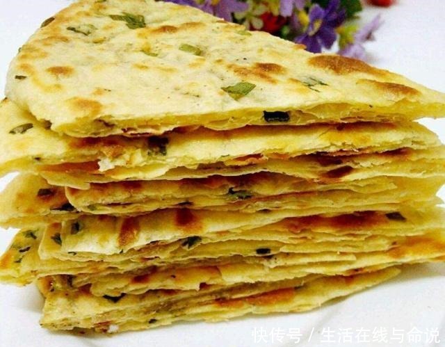 葱花|香菜葱花油饼这样做,色泽金黄香味十足,健康又好吃,一次吃不够