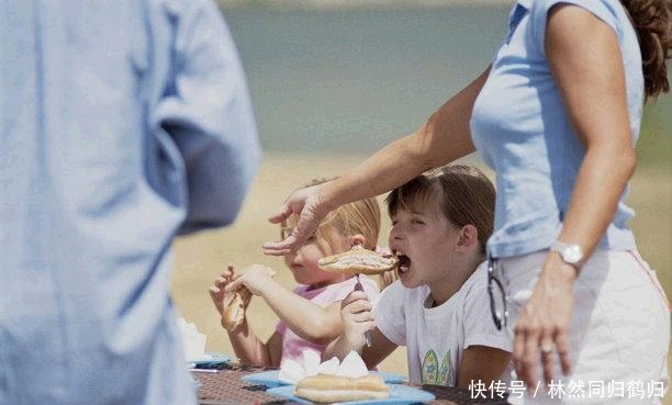 同学会|宝妈带5岁女儿参加同学会,结束后发现被踢出群,网友:咎由自取