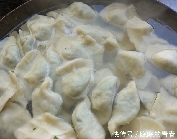 入味|包韭菜鸡蛋饺子,千万不要直接拌馅,多加1步,饺子更香,更入味