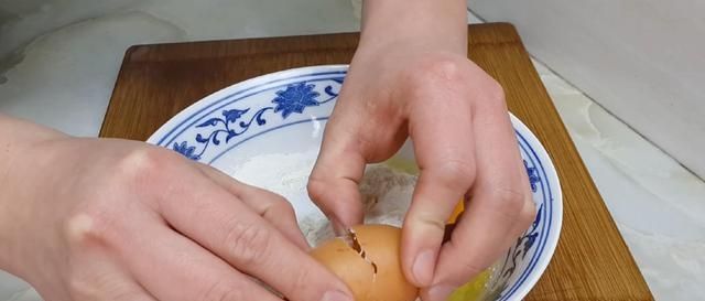 老板|以后面粉就这样做,撒1把葱花,比鸡蛋饼还好吃,学会自己当老板