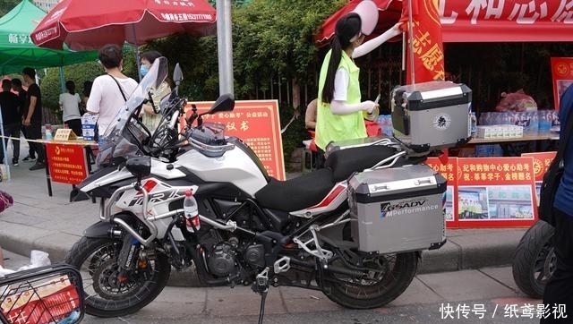  背影|高考现场的重型机车护送队，不但背影很美，还很帅