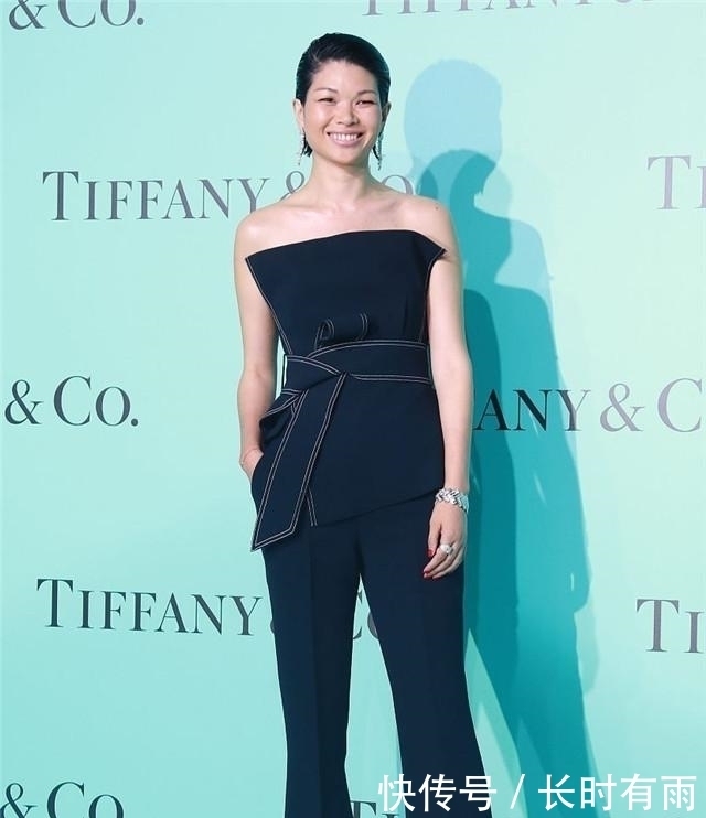  说了算|“喇叭裤”土不土你说了算！今年流行这样来穿，跟着穿就时髦显瘦