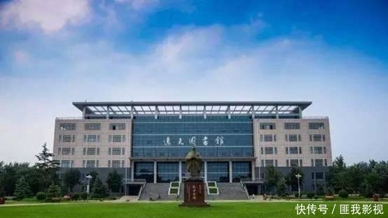  校门|中国“最霸气”的大学，光校门就花了8000万，在全球也绝无仅有