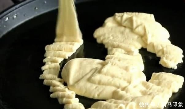  搅拌均匀|小米别再熬粥了，一个鸡蛋，一包牛奶，那样做好吃又营养