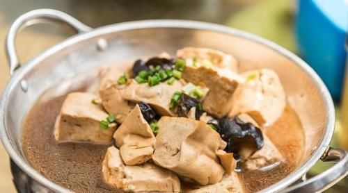  豆腐|酸菜鸭血炖豆腐最好吃的做法，营养美味看着都有食欲，上桌就光盘