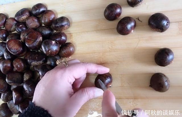 炒栗子|秋天三大宝之糖炒栗子,栗子按照这种方法烤,软糯不苦好剥皮!