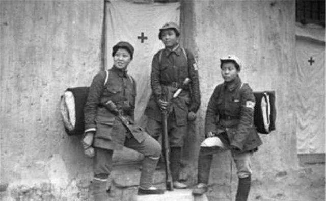 许世友|她是红军总教头,双枪让敌人闻风丧胆,和许世友拼酒量活到103岁