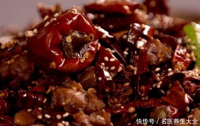 好吃|辣子鸡块的正宗做法,麻辣干香,外酥里嫩,好吃到舔手指