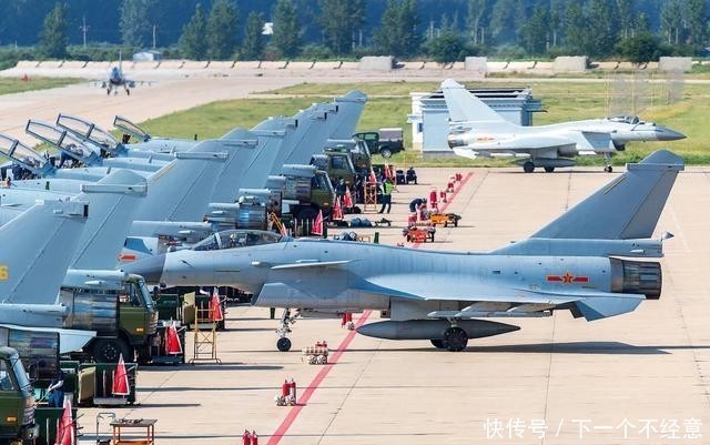  布局|中国歼10CVS欧洲台风，均采用鸭式三角翼，性能都有啥差距？
