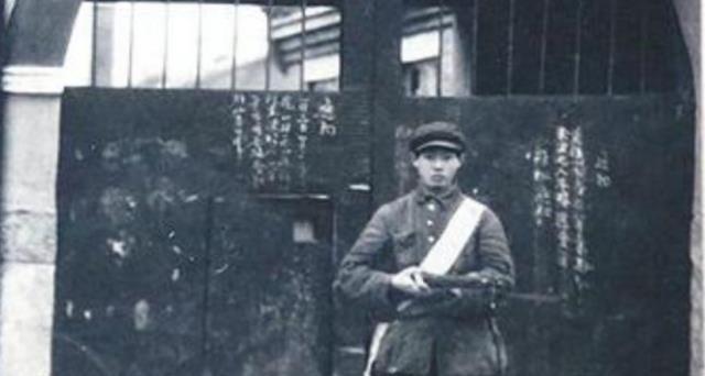 裹进|婉容晚年在狱中死去,身上只有一件遗物,尸体裹进草席扔进水沟!