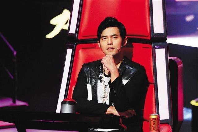 取消|《好声音》开播热度全无,网曝导师撕番争座位,合体海报取消