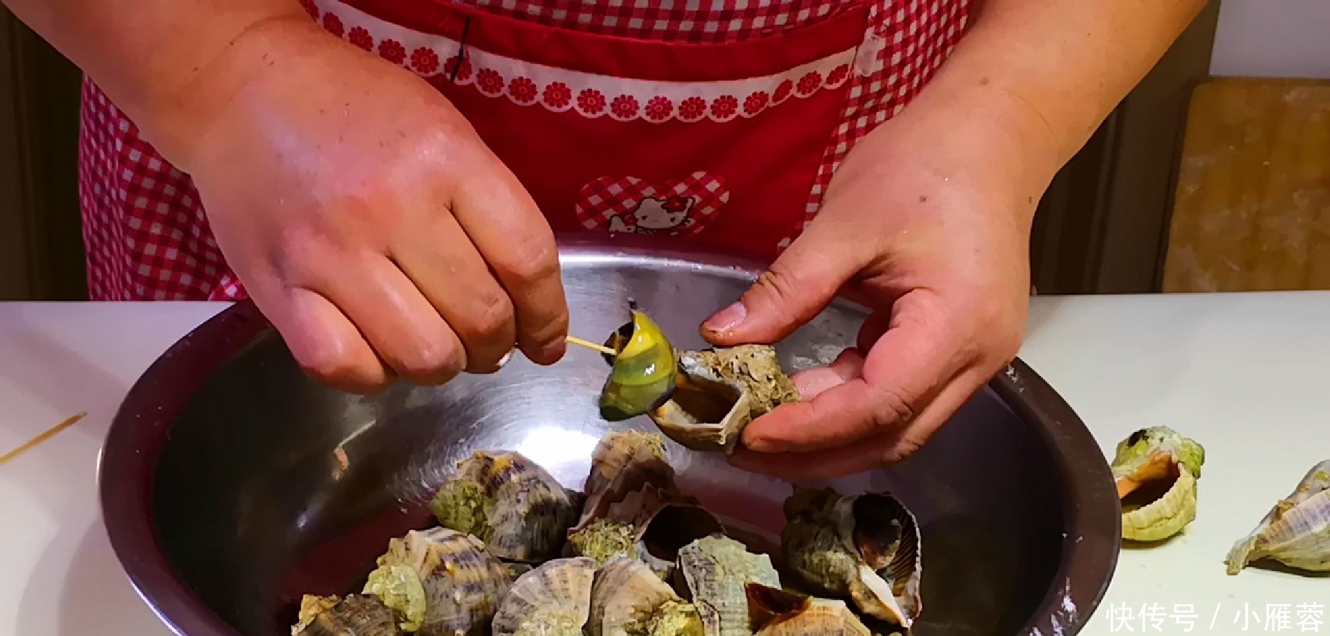  好吃|煮海螺时，用冷水还是热水？以前没注意，难怪螺肉又腥又硬不好吃