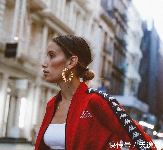 时髦|这位法国小姐姐的混搭技术,让你时髦到炸街,学起来却毫不费力